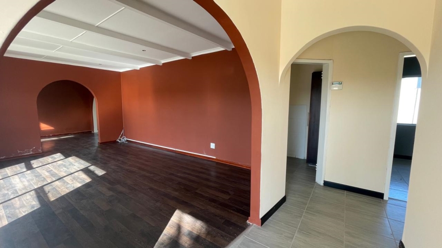 5 Bedroom Property for Sale in Beacon Bay Eastern Cape